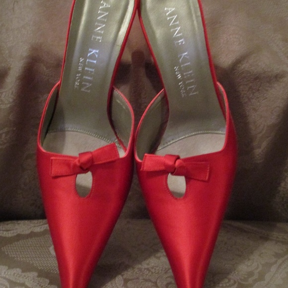 RED SATIN MULE - Picture 2 of 7
